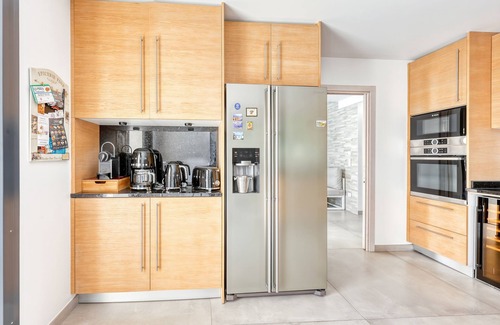 Saint-Maximin-la-Sainte-Baume House | Villa Rougiers - Maison climatisée avec piscine