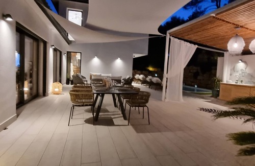 Saint-Maximin-la-Sainte-Baume House | Designer and family architect house heated pool