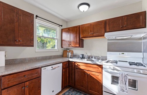 High Ridge Apartment | Fragrance free - spacious Ranch -safe &quiet- 4 br 2 bath