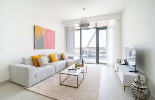 Al Safa Apartment | Frank Porter - Canal Front Residence 2