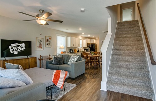 Clarksville House | Franklin Haven by Johnathan (1010 Franklin, #A)