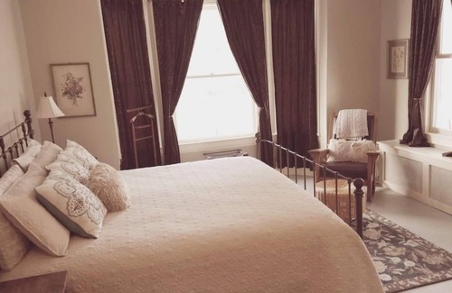 Saranac Lake Bed & Breakfast | Franklin Manor - King Suite Optional Adjoining