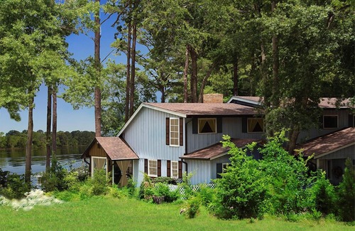 Berryville House | Frankston Home w/Deck & Fishing on Lake Palestine