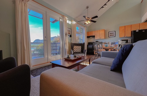 Tofino Condo | Fred Tibbs #20 I Ocean View I Downtown I Fireplace