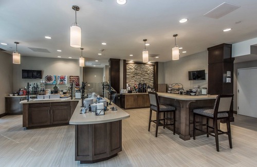 Charleston Condo | Free Breakfast Buffet. Outdoor Pool. Great Location!