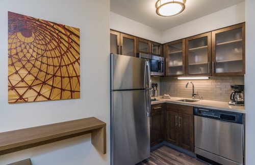 Midtown Anchorage Apartment | Free Breakfast Buffet Included. Pool, Hot Tub, & Gym Access!