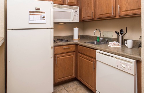 Las Cruces Condo | Free Breakfast. Hot Tub. Quick Drive to New Mexico State University!