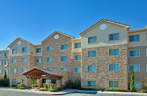 Las Cruces Condo | Free Breakfast. Hot Tub. Quick Drive to New Mexico State University!