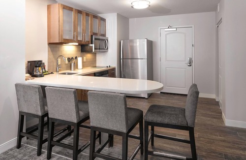 Montgomery Condo | Free Breakfast. Outdoor Pool. Gym. King Suite. Great for Business Travelers!