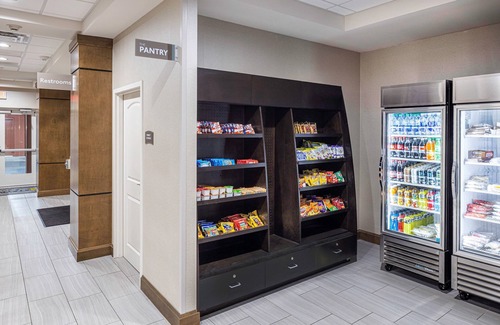Montgomery Condo | Free Breakfast. Outdoor Pool. Gym. King Suite. Great for Business Travelers!