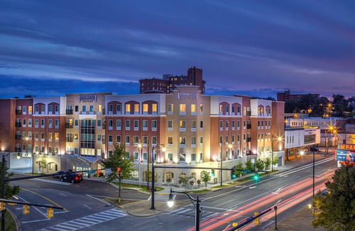 Montgomery Condo | Free Breakfast. Outdoor Pool. Gym. King Suite. Great for Business Travelers!