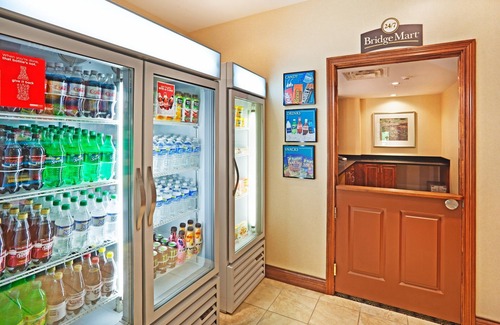 Oak Ridge Apartment | Free Breakfast. Pool & Gym. Near the University of Tennessee Arboretum!