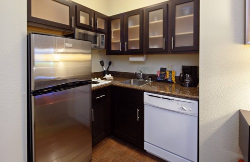 Fairfield Condo | Free Breakfast. Pool & Hot Tub. Perfect for Groups!