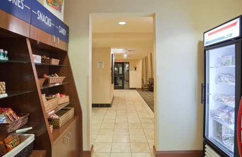Fairfield Condo | Free Breakfast. Pool & Hot Tub. Perfect for Groups!