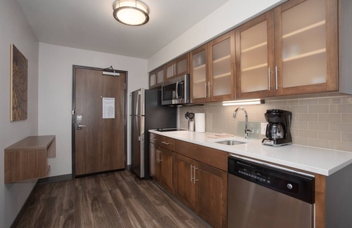 Rapid City Apartment | Free Breakfast. Pool & Hot Tub. Your Next Trip!