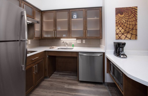 Rapid City Condo | Free Breakfast. Pool & Hot Tub. Near Rushmore Crossing Shopping Complex!