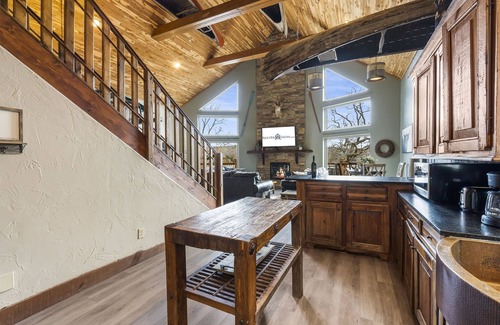 Branson House | Free Daily Tickets, Near Sdc, Billiards, Table Rock Lake Access and Views!