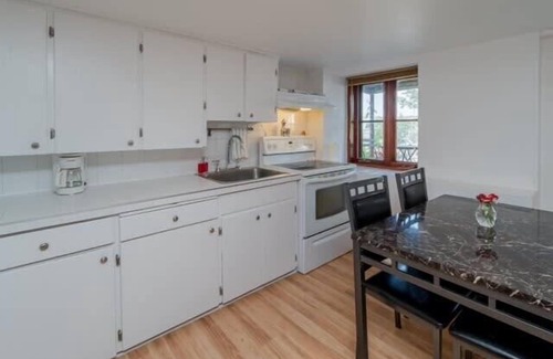 Desjardins Apartment | Free ferry | Aux Trois Filles