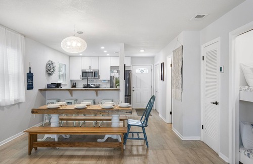 Silver Sands House | Free Golf Cart. 5 minutes walk to the Beach Townhome. Fenced backyard.