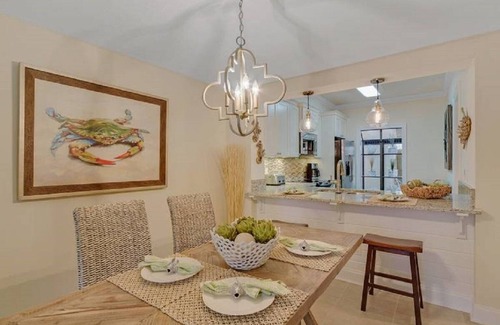 Sandestin Villa | FREE golf cart! Beautiful lake view! 3 MINS. TO BEACH, dining, shopping.