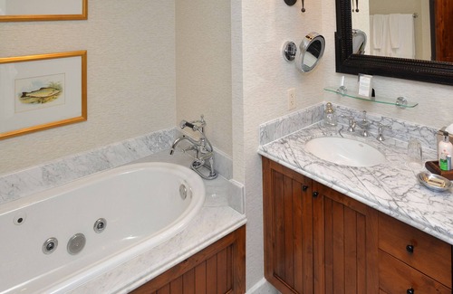 Avon Condo | Free Lift tickets! Ski-in, Ski-Out, w/Game Room, Hot Tubs. Timbers BG