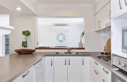 Narrawallee House | Free night on us this Winter at Family Escape your perfect home away from home
