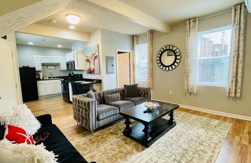 East Allegheny Apartment | FREE Off Street Park! WALK to ALL *Outdoor Deck*