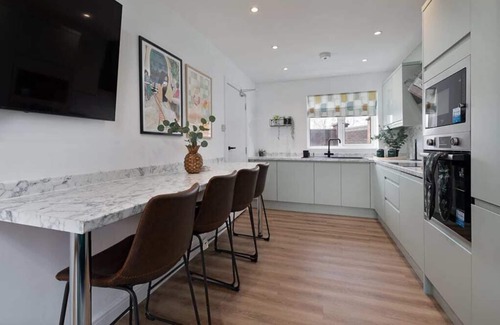 Salford House | Free Parking The Quays- Sleeps 8 by Genesis Living