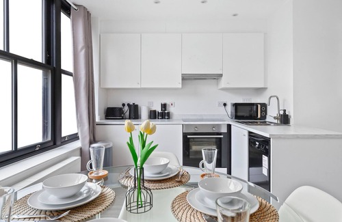 Lewisham Apartment | Free Parking | 10 min to City of LDN | Premium 3BD