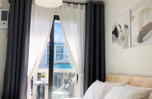 Tagaytay Apartment | FREE PARKING Basement, 50mbps Wifi Netflix 55 inches TV