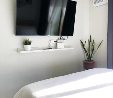 Tagaytay Apartment | FREE PARKING Basement, 50mbps Wifi Netflix 55 inches TV