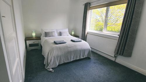 West Boldon House | Free Parking, Ideal for long term contractor, etc stays, Fast WIFI, 3 miles 7 mins drive to Nissan, 15 mins to Sunderland Newcastle, Regular Housekeeping Options - Dwellcome Home Ltd 3 DOUBLE Bedroom House Boldon - see our site for assurance