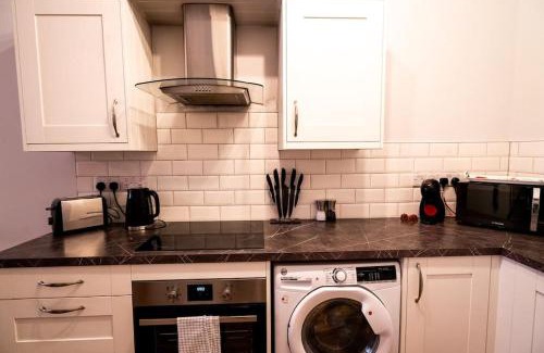 Castle Apartment | Free Parking | Smart TV | 4 guests