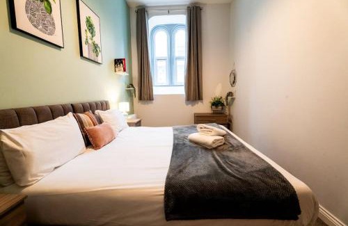 Castle Apartment | Free Parking | Smart TV | 4 guests