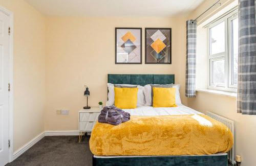 West Bromwich Apartment | Free Parking Spacious House Near Birmingham