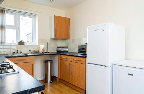 West Bromwich Apartment | Free Parking Spacious House Near Birmingham
