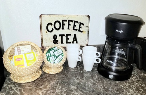 Keller House | free private parking, washer dryer, back porch with a view, family friendly