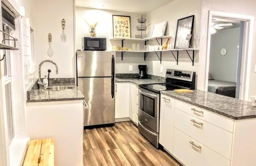 Keller House | free private parking, washer dryer, back porch with a view, family friendly