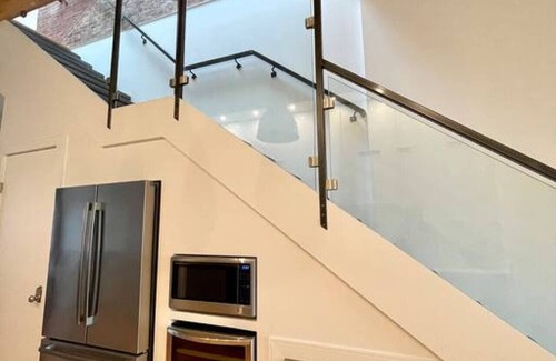 Downtown Portland Apartment | Free St Apt D · New Luxury Apt/Arts Dist/Sleeps8
