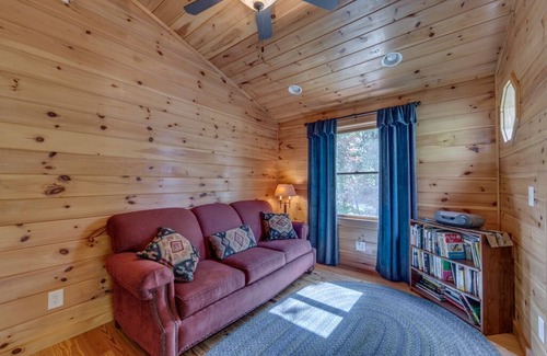 Copperhill Cabin | *Free Whitewater Rafting & Ziplining* Spacious flat rate cabin rental with wrap-around deck & mountain views