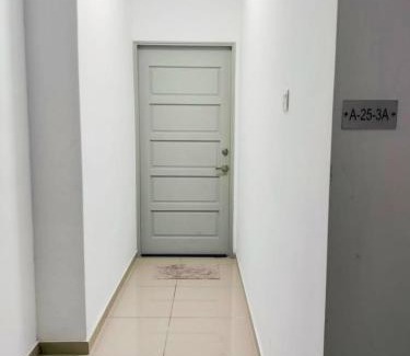 Sitiawan Apartment | FREE WIFI-FI Travelers HomestySitiawan 5-8pax The Venus Aparment