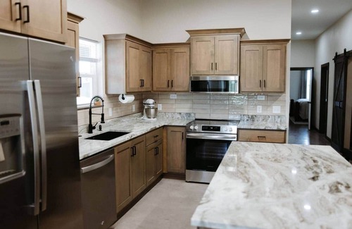 Rogersville House | Freedom Quartersnn~Farm Setting~