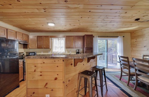 Hickory Hills House | Freeland 6BR Escape: Hot Tub, Basketball & Theater