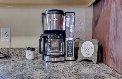 Hickory Hills House | Freeland 6BR Escape: Hot Tub, Basketball & Theater