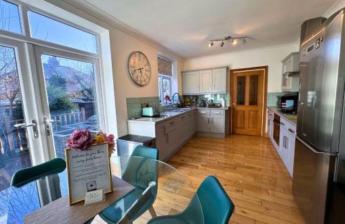 Newcastle-upon-Tyne House | Freeman Hot Tub House, Free Parking, Transport Links