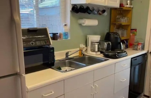 East Central Apartment | Freestanding studio guesthouse