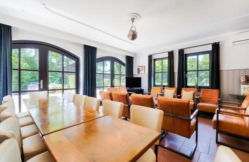 Gurugram Apartment | Freiherr Freifrau Freiin Baron