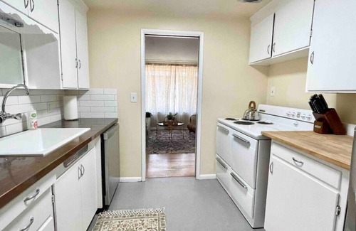 Fremont Apartment | Fremont Artful Escape | Walkable Garden Apartment
