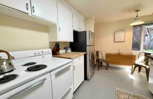 Fremont Apartment | Fremont Artful Escape | Walkable Garden Apartment