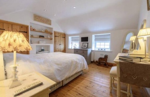 Spalding Cottage | French Vintage Cottage in the heart of the Fens